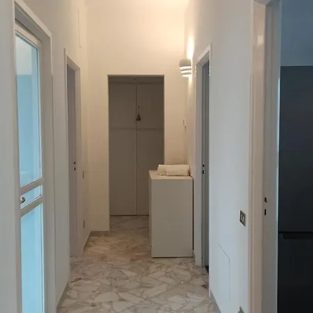 Apple ゲストハウス バーリ